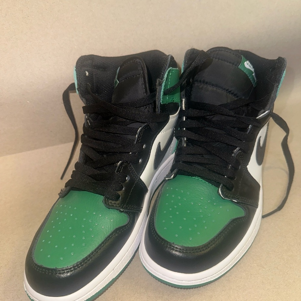 Nike Green and Black Women's Sneakers